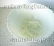 Вкусный корейский салат из морской капусты с огурцом
